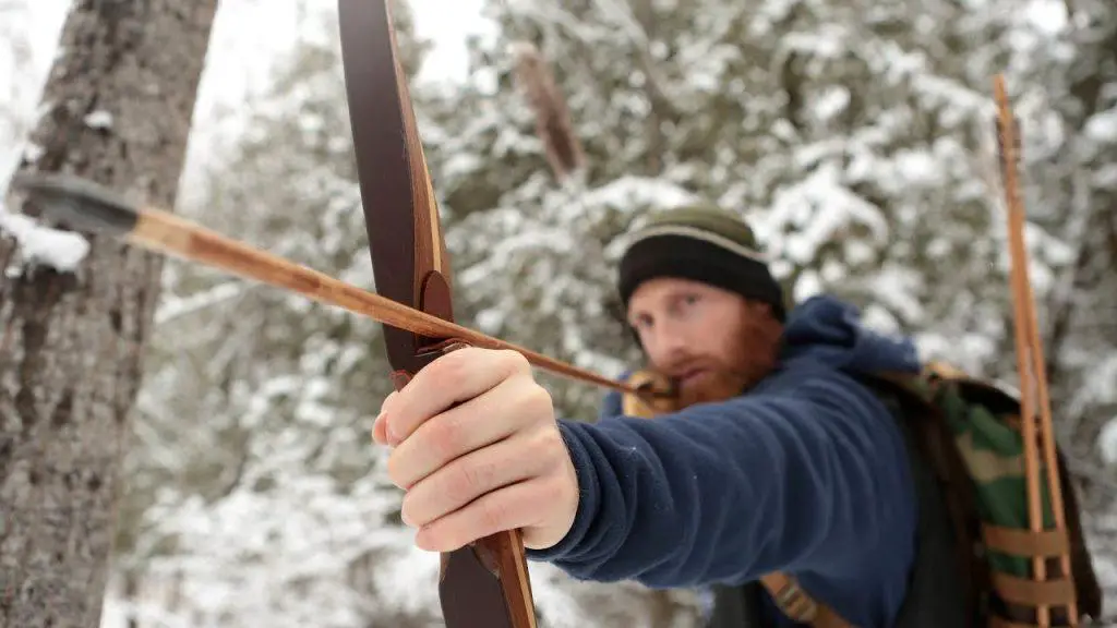 Long Bow vs Recurve for Hunting